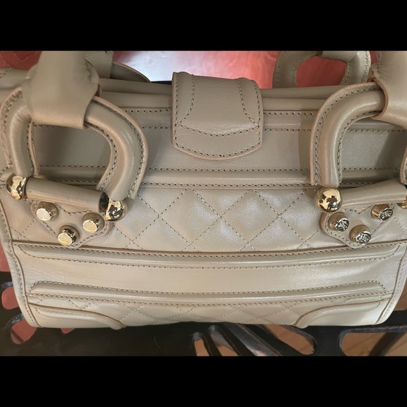 Authentic Cream Burberry Leather Manor Bag - Picture 2 of 10